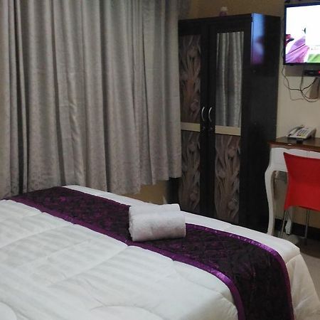 Hotel Diponegoro House Salatiga Exterior foto