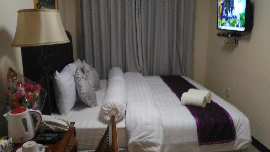 Hotel Diponegoro House Salatiga Exterior foto